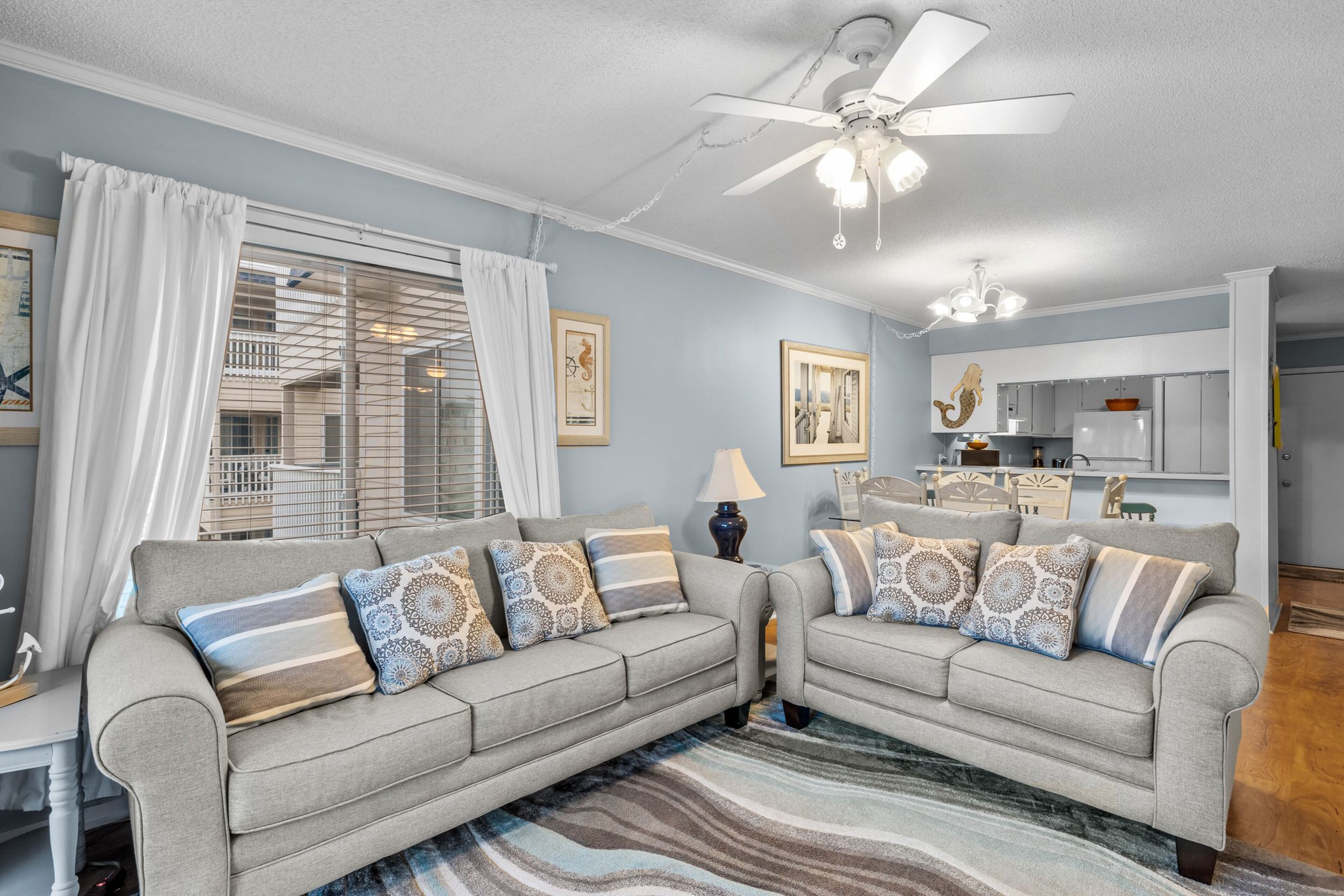 2nd-floor condo with beach access, in/outdoor pools, hot tub, sports courts, AC