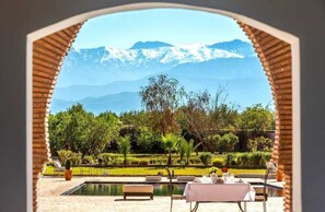 Outdoor dining - Domaine Marrakech Hacienda a great place to party (Marrakech)