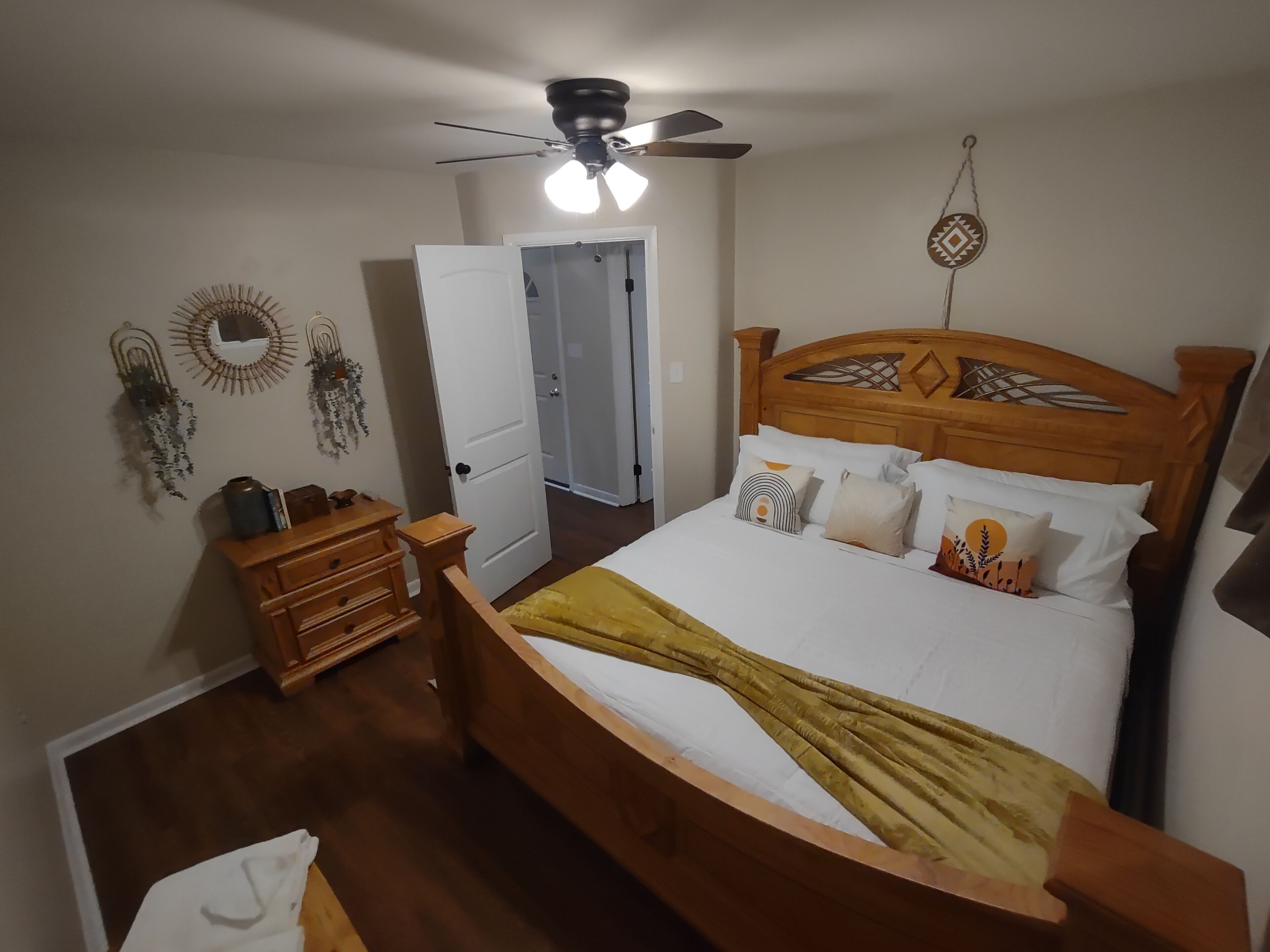 3 chambres, fer et planche à repasser, Wi-Fi, draps fournis