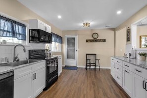 Coffee/tea maker, fridge, microwave, oven