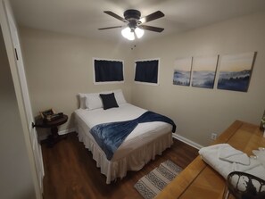 3 makuuhuonetta, silitysrauta/-lauta, Wi-Fi, vuodevaatteet