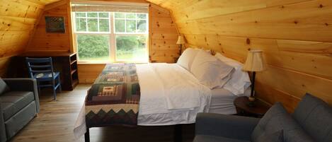 2 bedrooms, desk, travel crib, WiFi (free)