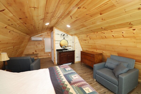 2 bedrooms, desk, travel crib, free WiFi