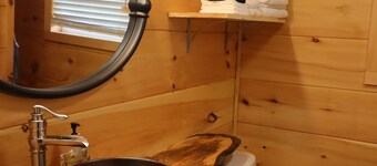 Chicory Cabin, Accessible, at Maple Ridge Creek, N GA Mountains