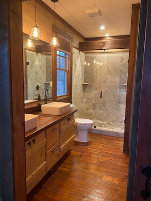 Hair dryer, towels, soap, shampoo - Parade of Homes Cabin w/hot tub, outdoor fireplace, community riverfront! (Blue Ridge)