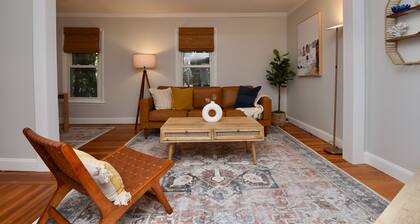 Walk Everywhere! Location Between Broadway and Racetrack