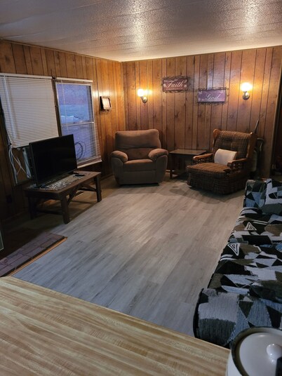 2 bedroom home surrounded by beautiful mountains!