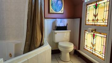 Comfort Room | Bathroom | Shower, free toiletries, hair dryer, towels