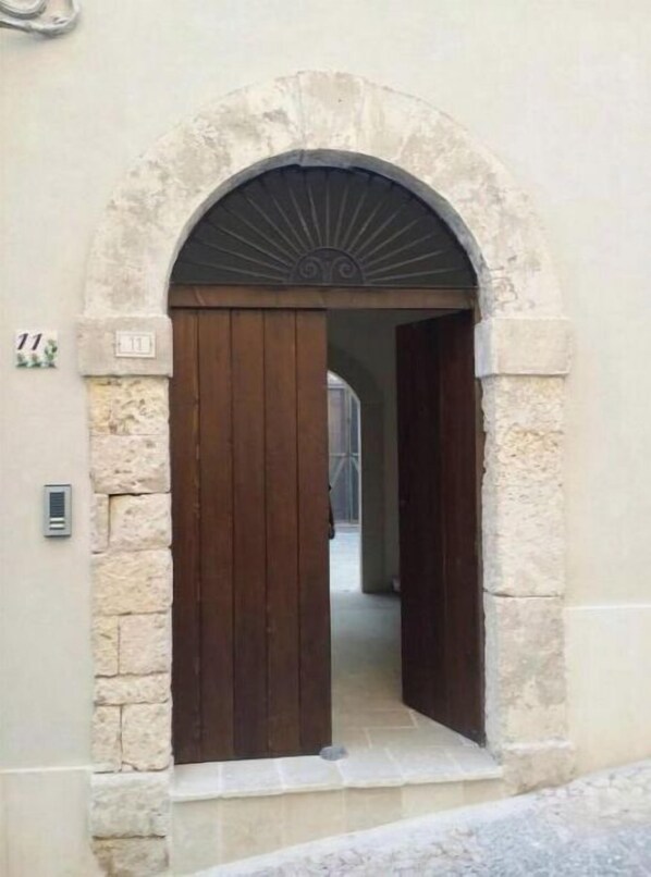 Exterior detail - Ancient Baglio House (Noto)