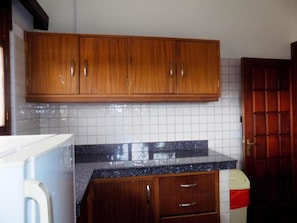 Private kitchen - Pearl Apartments (Kampala)