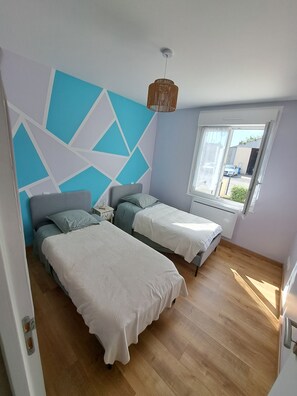 3 bedrooms, travel crib, WiFi, bed sheets