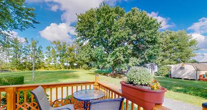 Lovely home with patio, full kitchen, & washer/dryer