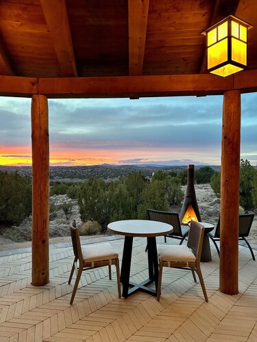 Luxury Desert Casita • Chiminea Nights • Views