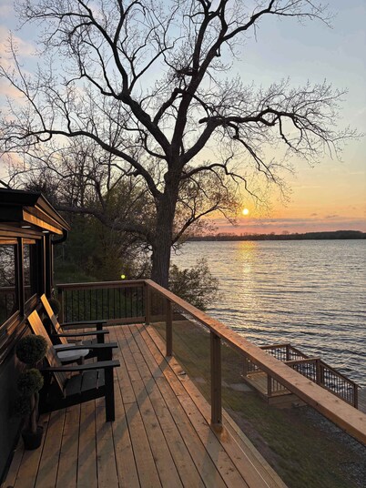 Narrows Nook - Prince Edward County Waterfront