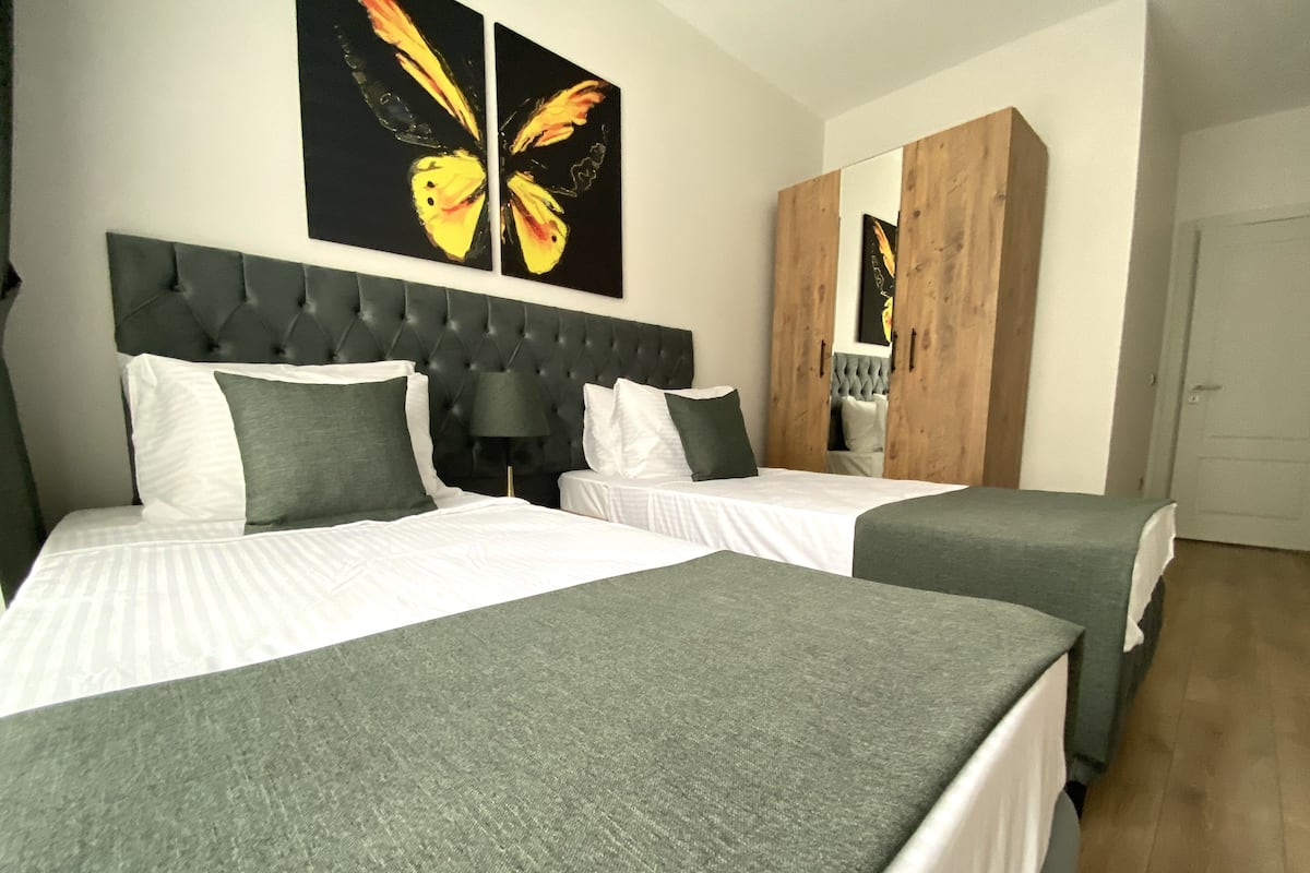 Junior Suite | 4 bedrooms, in-room safe, blackout drapes, soundproofing