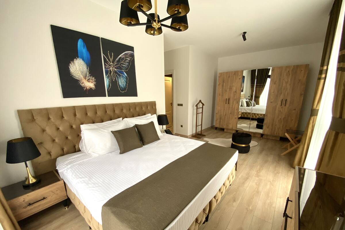 Executive Suite | In-room safe, blackout drapes, soundproofing, iron/ironing board