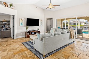 TV, tavolo da ping pong