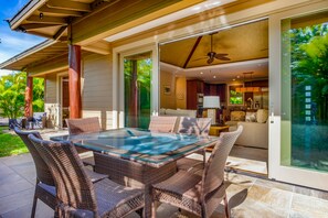 Outdoor dining - Luxurious home on resort grounds with lanai, grill, pools, hot tub - near beach (Kamuela)