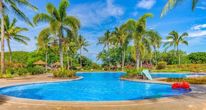 Luxurious home on resort grounds with lanai, grill, pools, hot tub - near beach