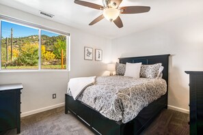 3 bedrooms, iron/ironing board, Internet, bed sheets