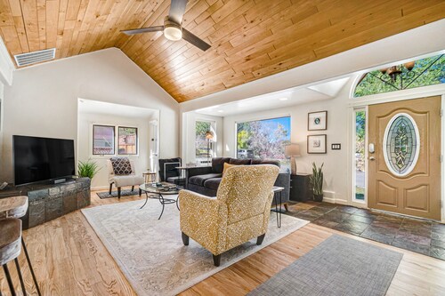 Spacious home with private patio, grill, W/D, & central AC - walk to downtown