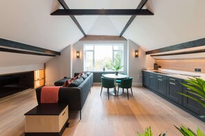 Appartement | Cuisine privée | Réfrigérateur, micro-ondes, four, plaque de cuisson