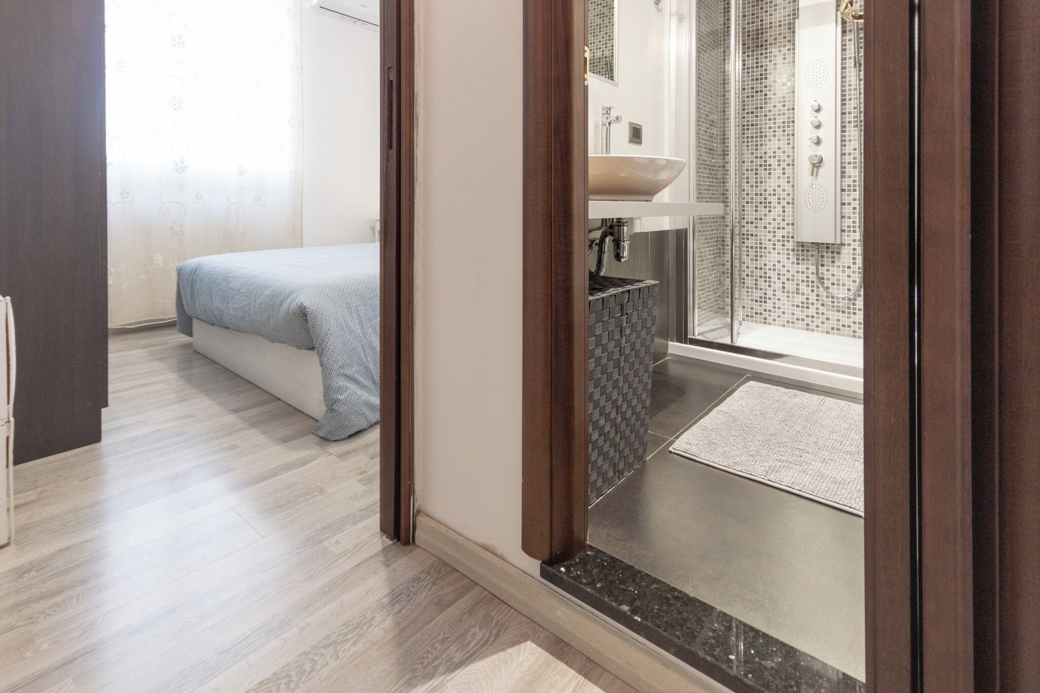 1 chambre, fer et planche à repasser, lit parapluie, Wi-Fi gratuit