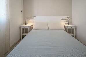 1 bedroom, iron/ironing board, travel cot, free WiFi - Venusia house, cozy apartment quiet area (Cagliari)