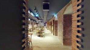 朝食 (ビュッフェ)、毎日提供 (無料)