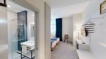 Dobbeltrom – standard | Minibar, safe på rommet, strykejern/-brett og wi-fi (inkludert)