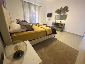 3 bedrooms, iron/ironing board, free WiFi, bed sheets