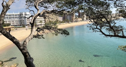 Cosy villa 10 minutes' walk from the beach, with swimming pool and jacuzzi.