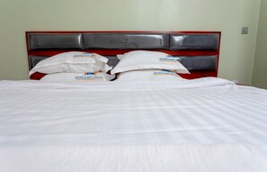 Deluxe Double Room | Premium bedding, memory foam beds, individually decorated - Spotlight Motel (Kampala)