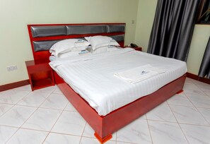 Deluxe Double Room | Premium bedding, memory foam beds, individually decorated - Spotlight Motel (Kampala)