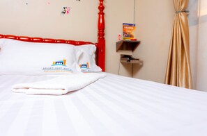 Premium bedding, memory foam beds, individually decorated - Spotlight Motel (Kampala)