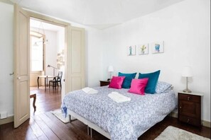 3 bedrooms, iron/ironing board, Internet, bed sheets