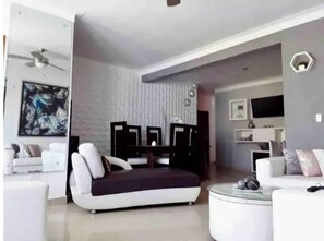 TV - Centric apartment with beautiful view (Santiago De Los Caballeros)