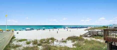 Am Strand, Liegestühle, Strandtücher