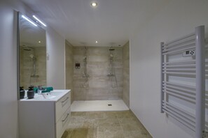 Bathtub, hair dryer, shampoo, toilet paper