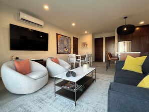 Smart TV, books, stereo