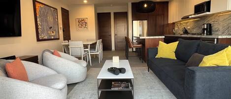 Smart TV, books, stereo