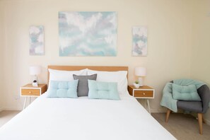 2 habitaciones, escritorio, tabla de planchar con plancha y wifi 