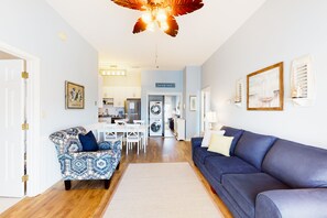 Fernseher, Kamin, DVD-Player