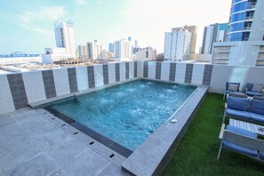 Outdoor pool - The Seven Hotel (Manama)
