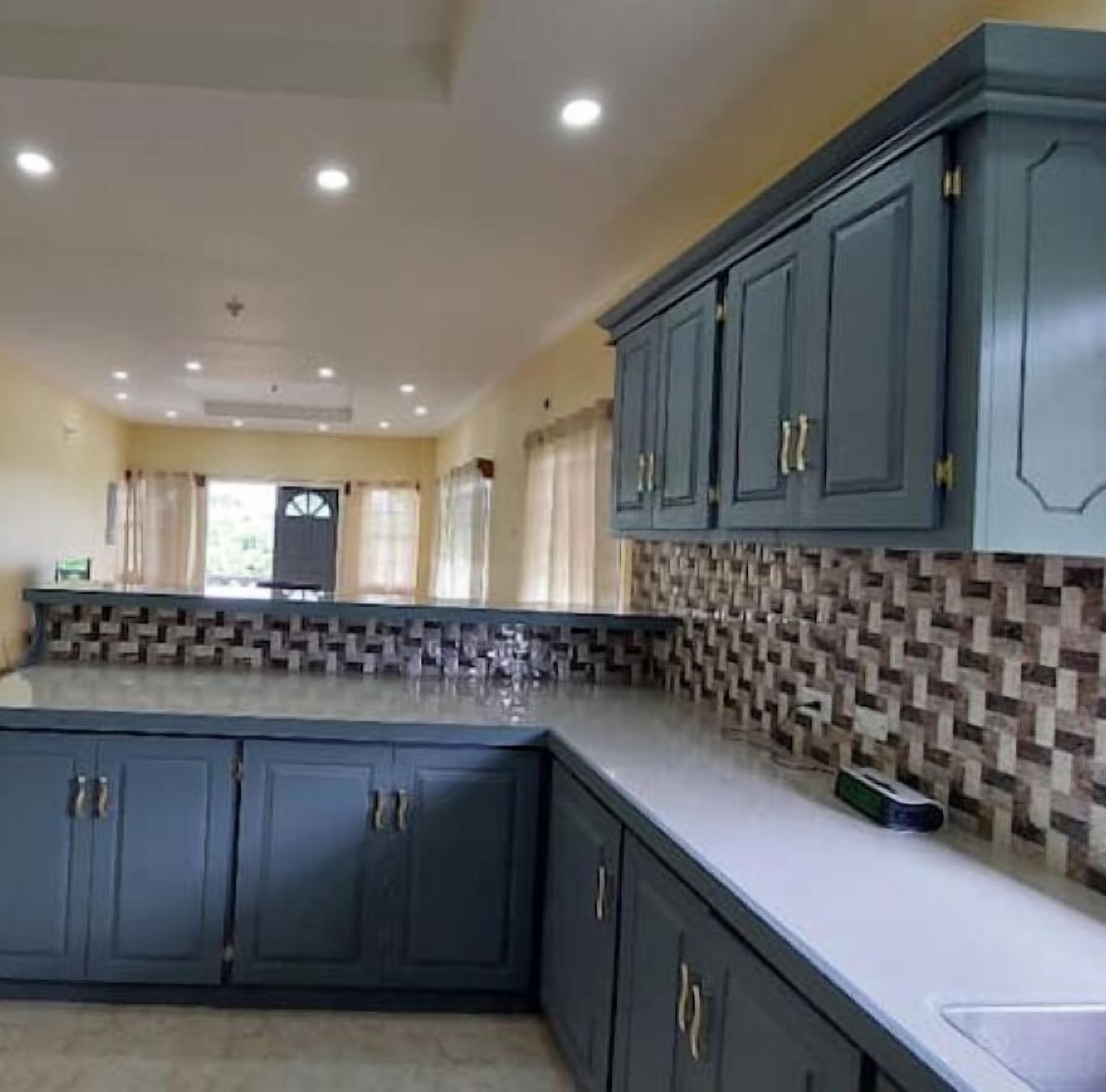 Réfrigérateur, micro-ondes, four, cafetière/bouilloire