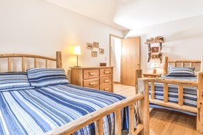 5 Schlafzimmer, Bügeleisen/Bügelbrett, WLAN, Bettwäsche