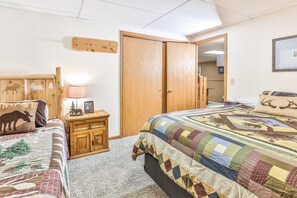 5 habitaciones, tabla de planchar con plancha, wifi y ropa de cama 