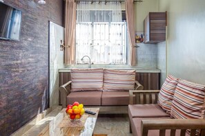 Executive Studio Suite, Balcony, City View | Premium bedding, memory foam beds, individually decorated - Keba Xpress Hotel (Entebbe)