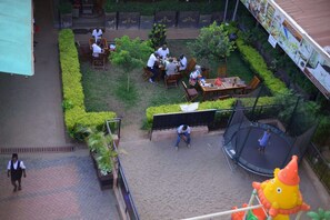 Outdoor dining - Keba Xpress Hotel (Entebbe)