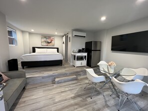 Interior - In the Tree's Studio @ Skylaranna Resort (Hendersonville)